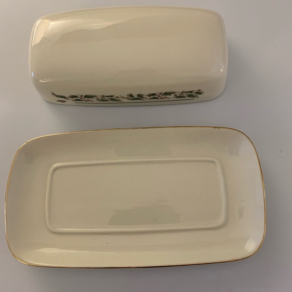 Budlet Fine China Hollies & Berries Butter Dish - Great Holiday Decoration! - Picture 2 of 5